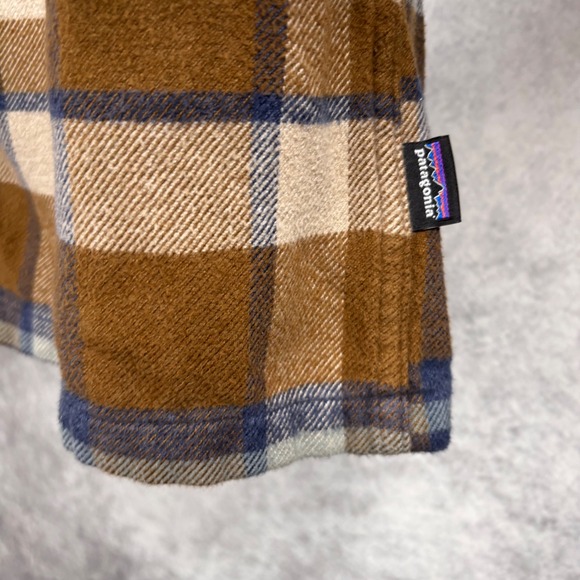 Patagonia Men's Long-Sleeved Fjord Flannel Shirt in Basin Sediment Size Medium - Picture 3 of 9